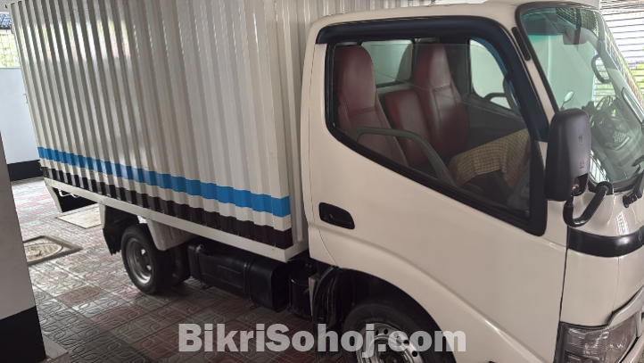 Toyota Dyna pickup van